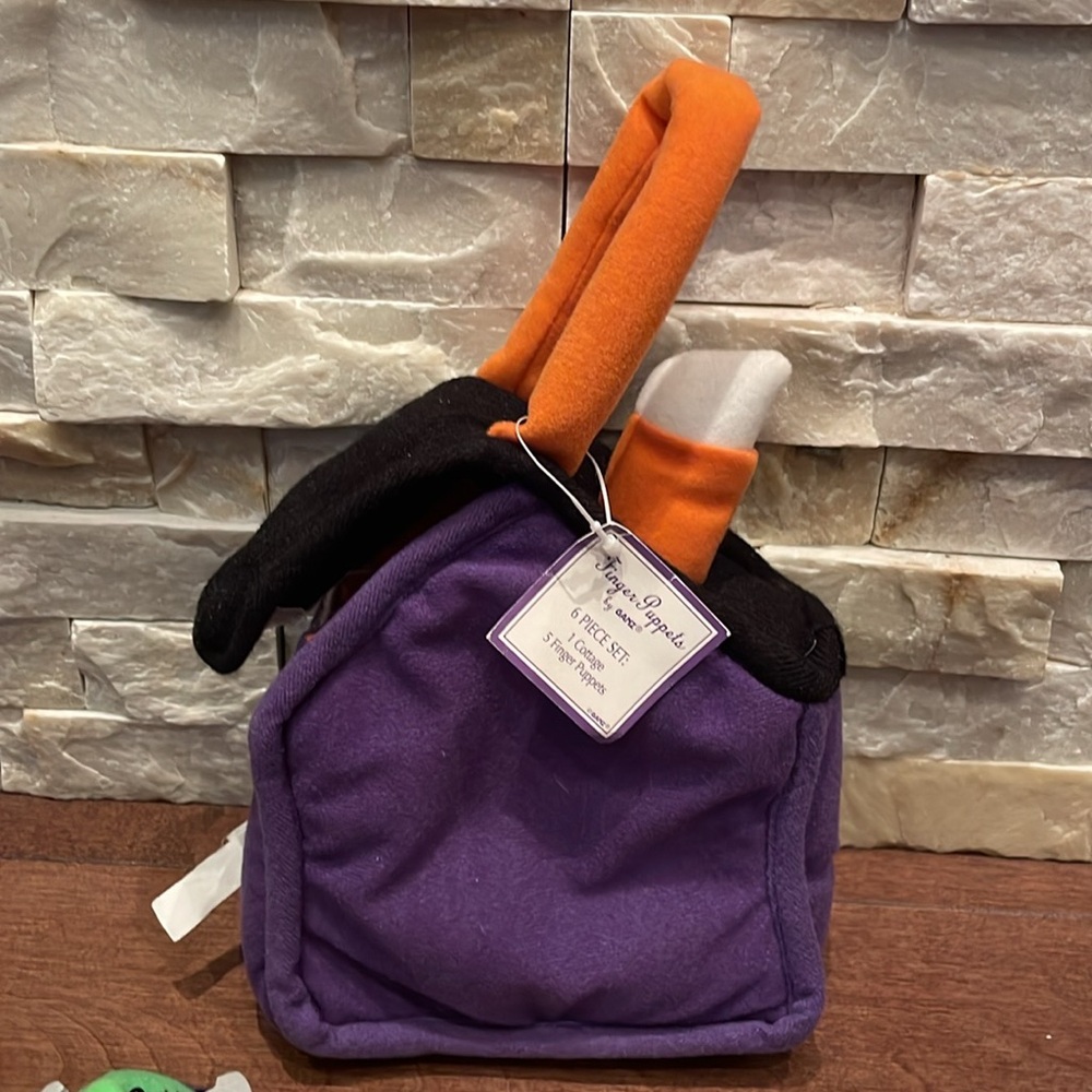Halloween Plush House with Finger Puppet Characters - Picture 6 of 7